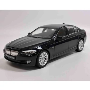 BMW 535i – 1:24 fém modellautó és játékautó – Welly