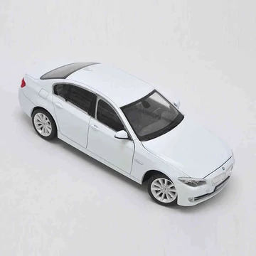 BMW 535i fehér (2014) – 1:24 fém játékautó és modellautó - Welly