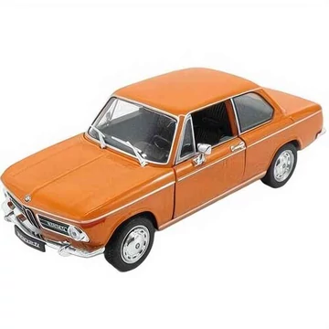 BMW 2002 TI; 1:24 méretarányos  modellautó