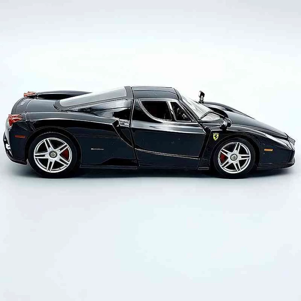 Enzo Ferrari (2002) – 1:24 fém autó modell – Edicola