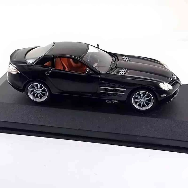 Mercedes-Benz SLR McLaren (2004) – 1:43 fém autó modell – Edicola