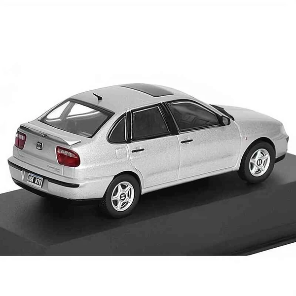 Seat Cordoba (2000) – 1:43 méretarányos fém autómodell – Edicola