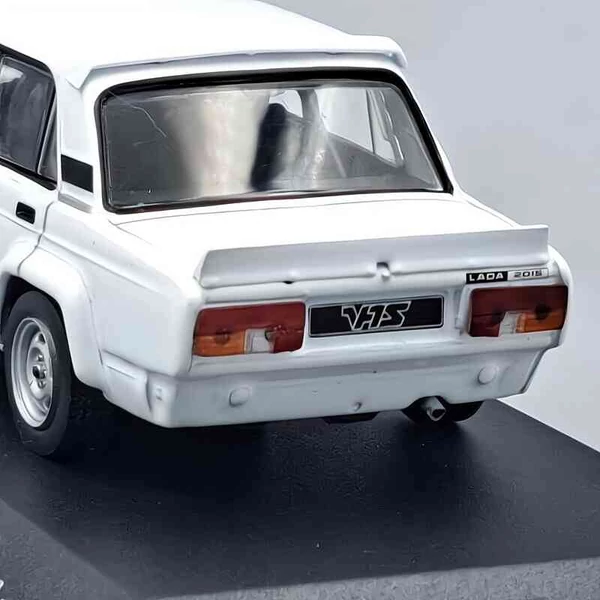 Lada 2105 VFTS – 1:43 fém autó modell – FOX18 – gyűjtőknek