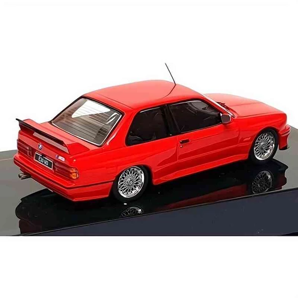 BMW M3 Sport Evolution (1990) – 1:43 fém autómodell – IXO