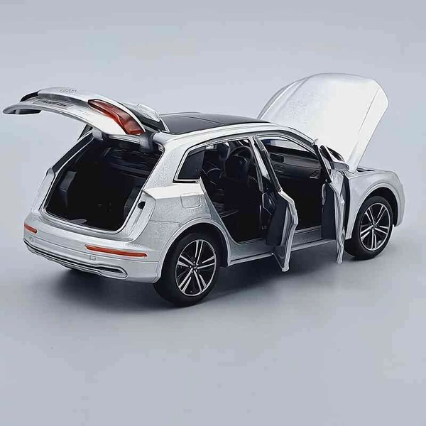 Audi Q5 – 1:32 fém autó modell – Tayumo