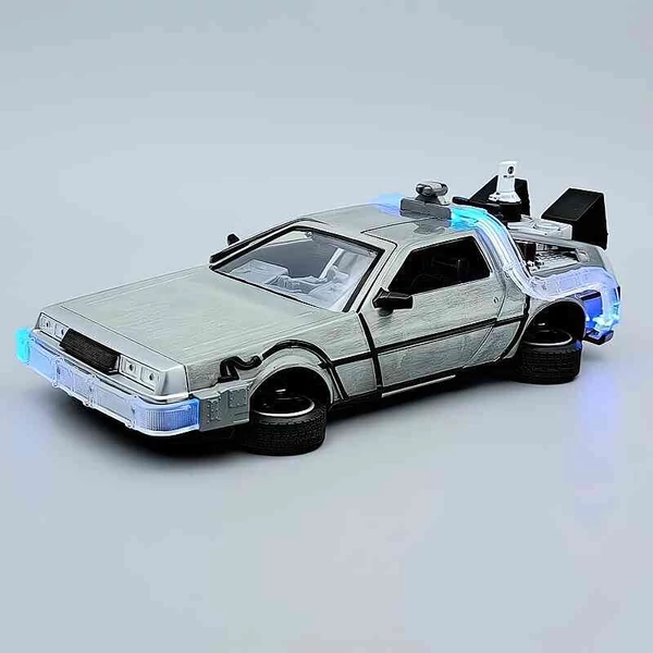 DeLorean Time Machine 2. repülő kerekekkel, világítós – A Vissza a jövőbe / Back to the Future 2. – 1:24 fém modellautó – Jada