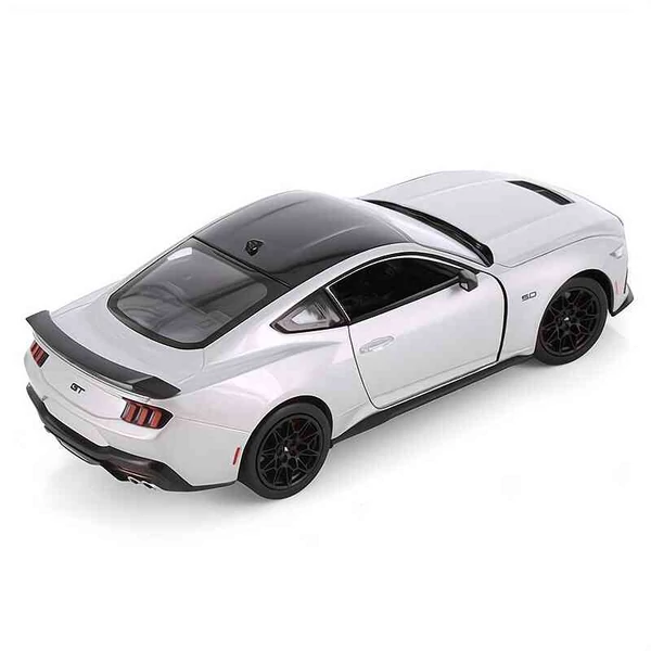 Ford Mustang GT (2024) – 1:24 fém autómodell – Welly – nyitható ajtókkal