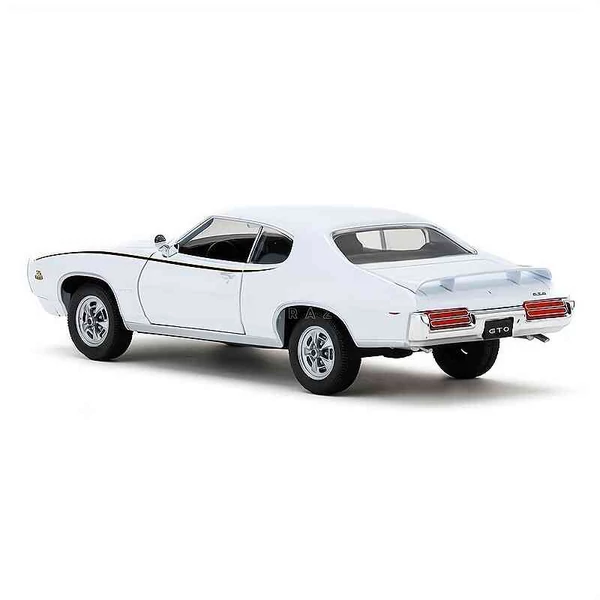Pontiac GTO (1969) fehér – 1:24 méretarányos fém modellautó és játékautó | Welly
