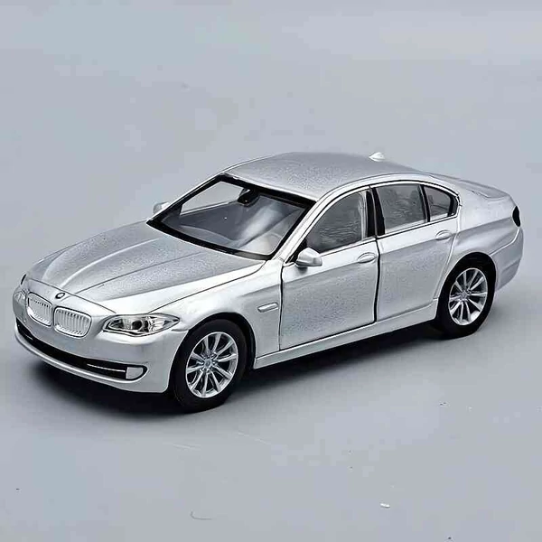 BMW 535i – 1:34 fém modellautó és játékautó – Welly