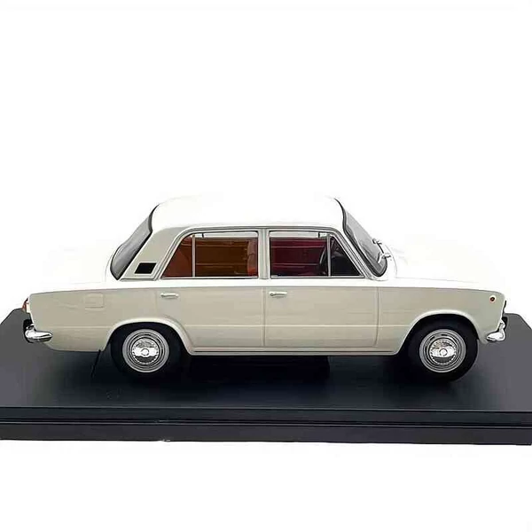 Fiat 124 – 1:24 méretarányos fém autó modell – Whitebox