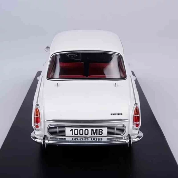 Skoda 1000 MB (1968) – 1:24 fém autómodell – Whitebox modellautó